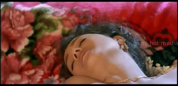  Hot Romantic Scenes from Dear Sneha Movie - Sony Hot Media